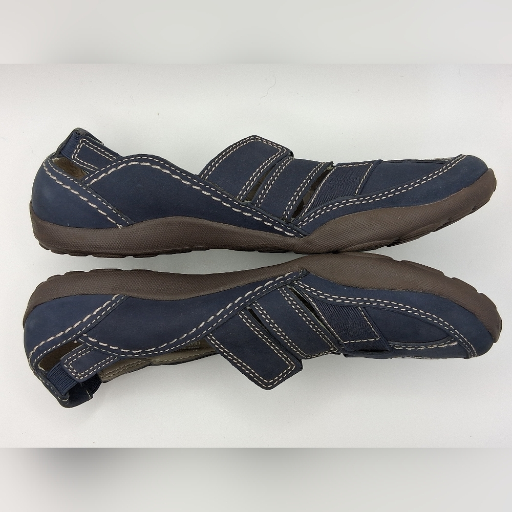 Clarks Mary Jane Loafers/Driving Shoes with Light Arch Support & White Stitching - Picture 7 of 13